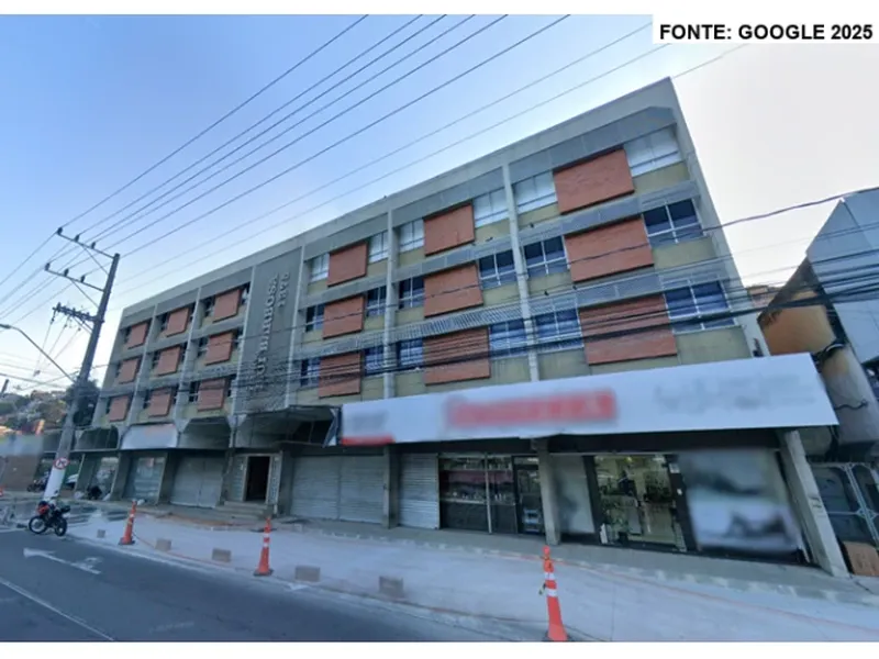 Comercial em leilão