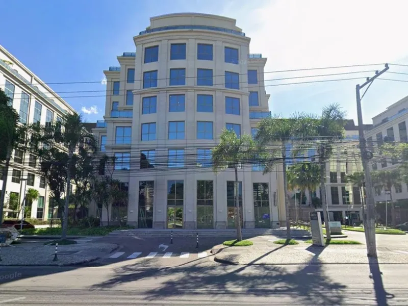 Comercial em leilão