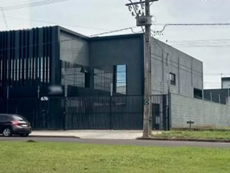 Comercial em leilão