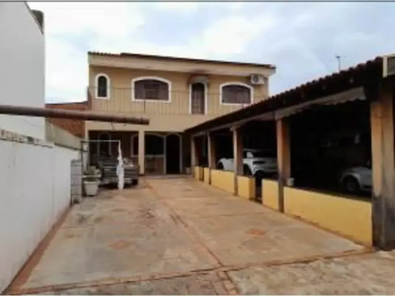 Prédio em leilão