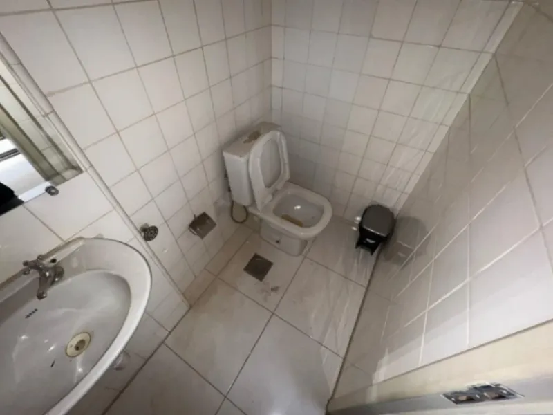 Comercial em leilão