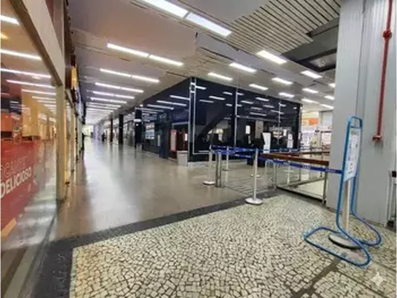 Comercial em leilão