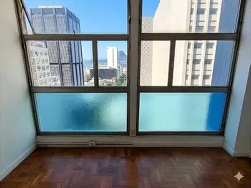 Comercial em leilão