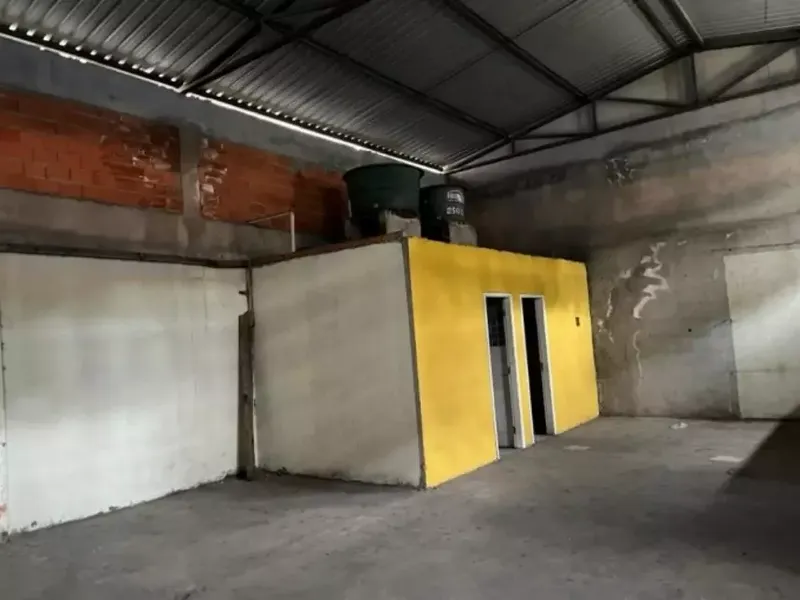 Comercial em leilão