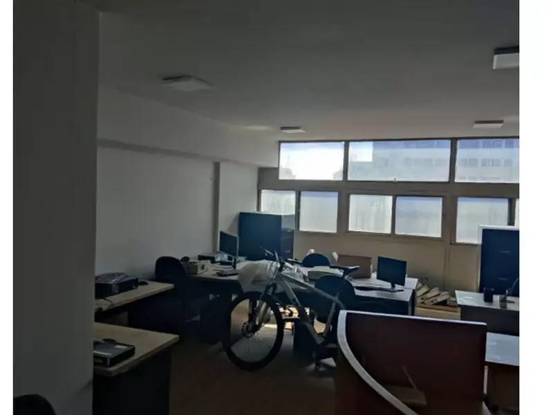 Comercial em leilão