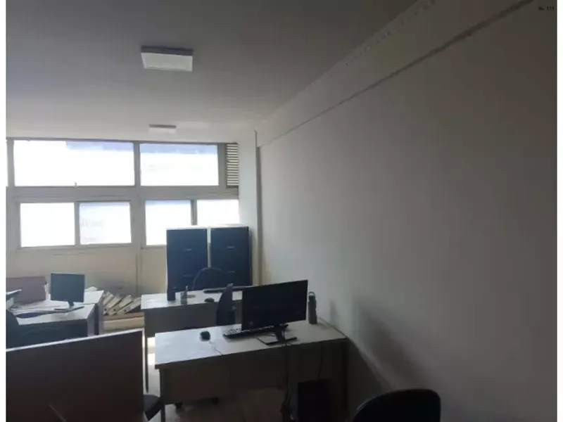 Comercial em leilão