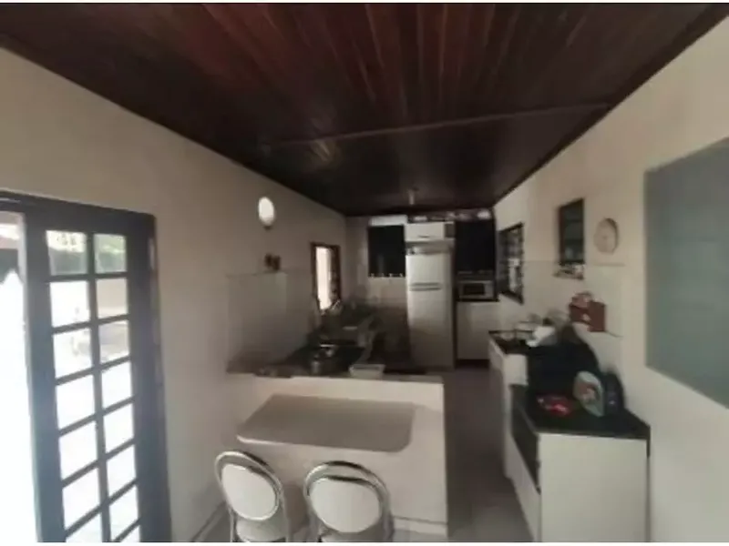 Comercial em leilão