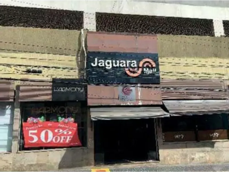 Comercial em leilão
