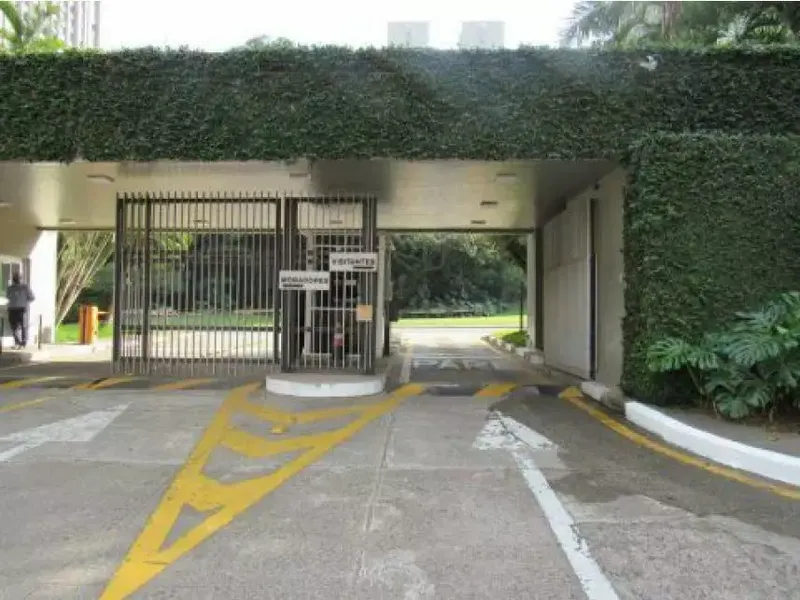 Outros em leilão