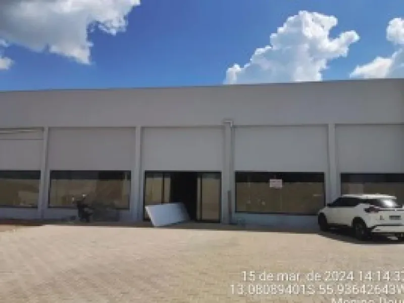 Comercial em leilão