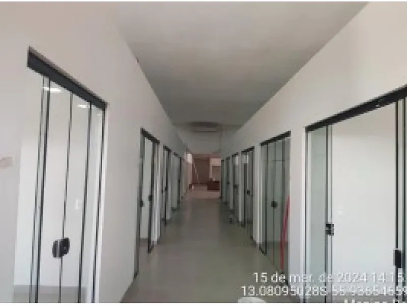 Comercial em leilão
