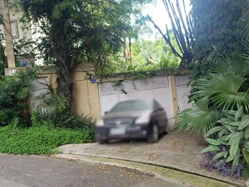 Outros em leilão
