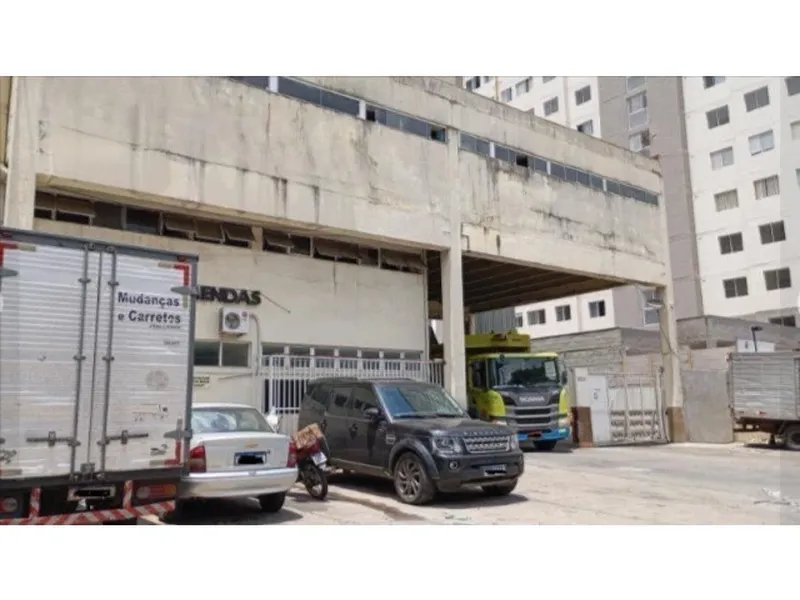 Comercial em leilão