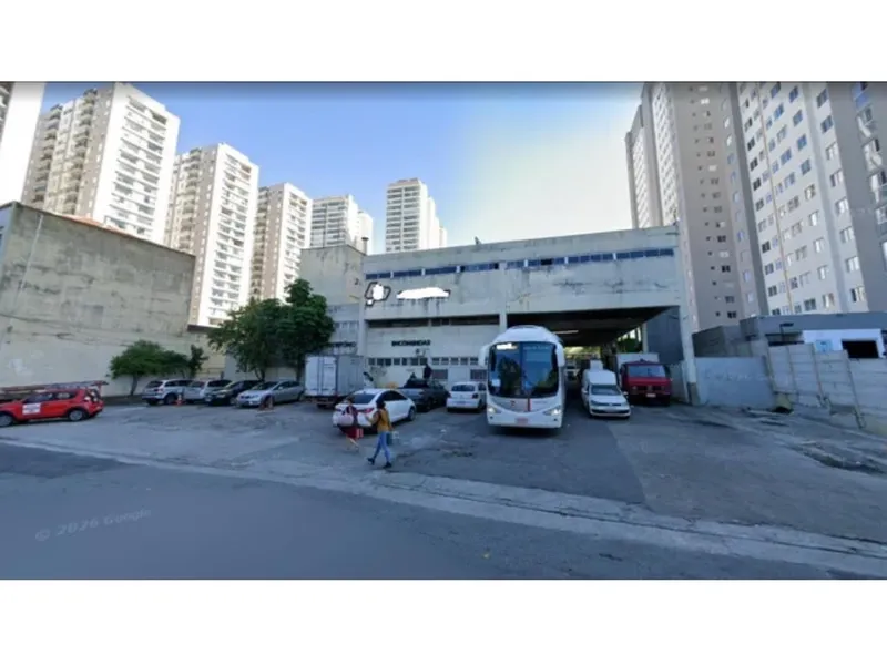 Comercial em leilão