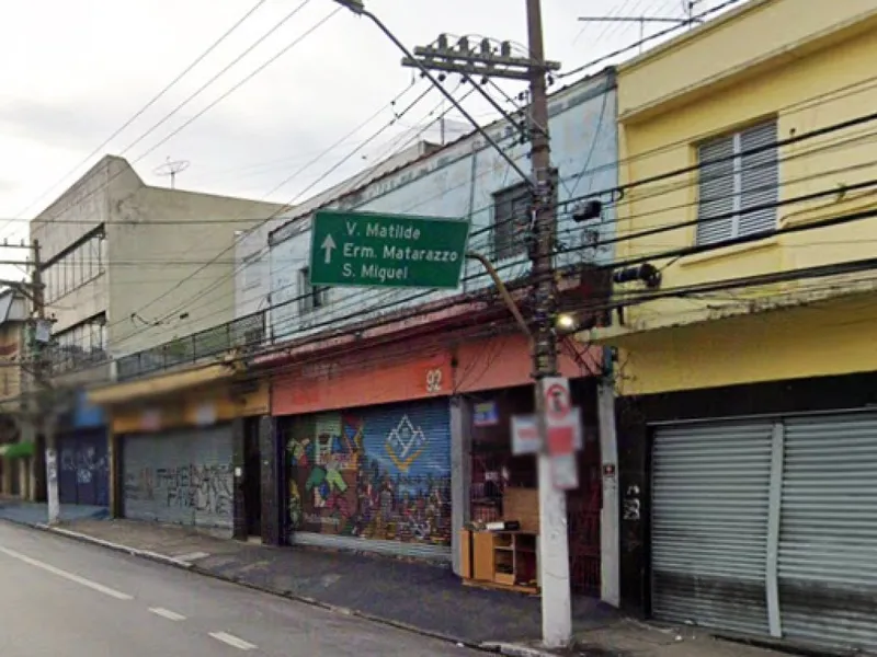 Comercial em leilão