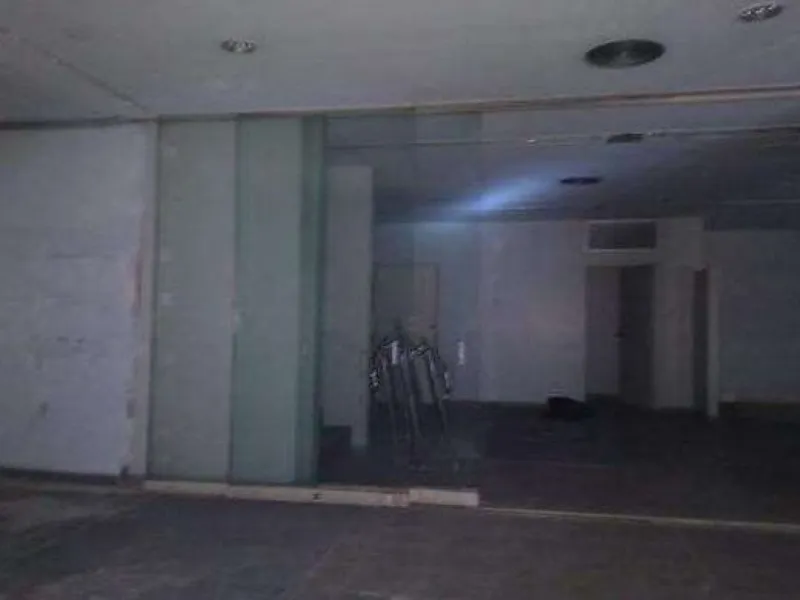 Comercial em leilão