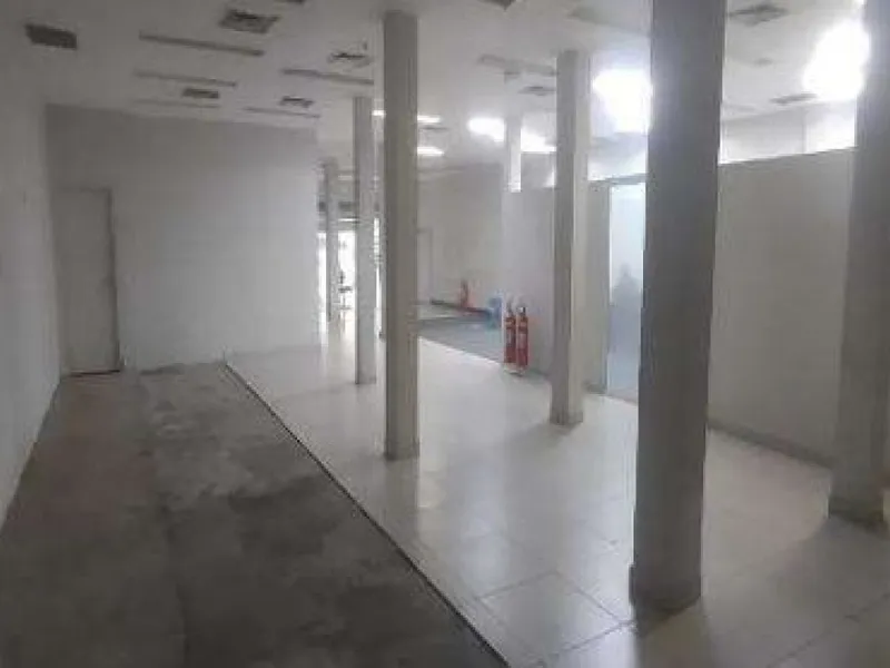 Comercial em leilão