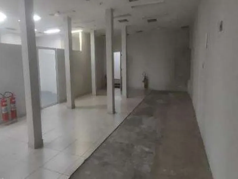 Comercial em leilão