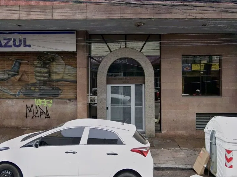 Comercial em leilão