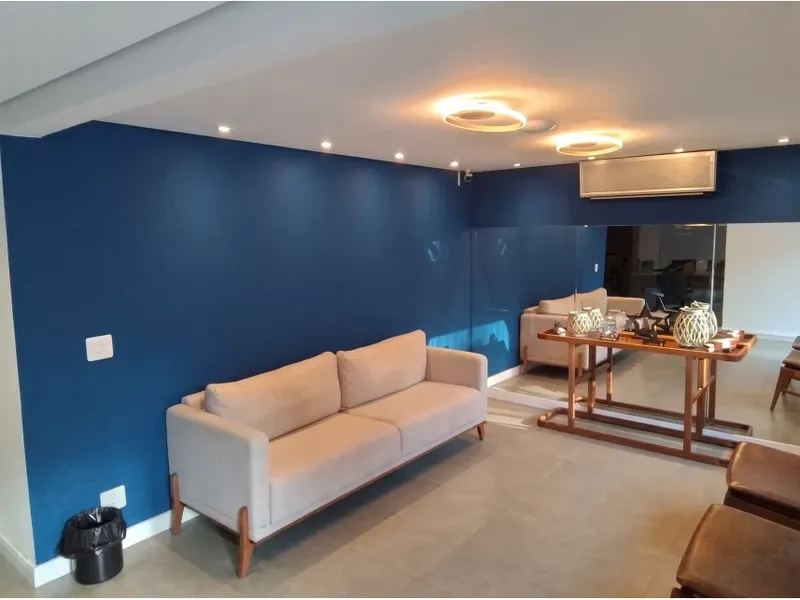 Comercial em leilão