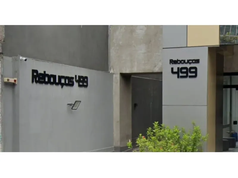 Comercial em leilão