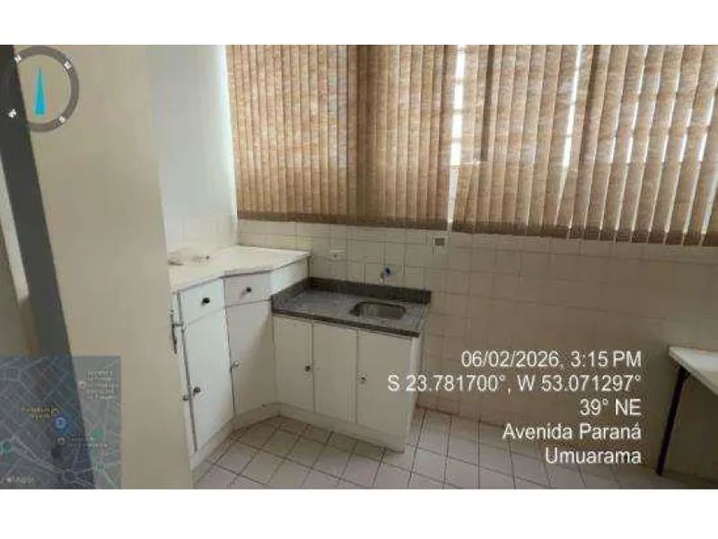 Comercial em leilão