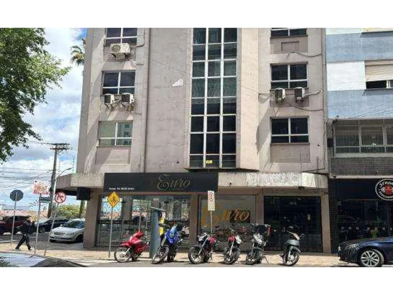 Comercial em leilão