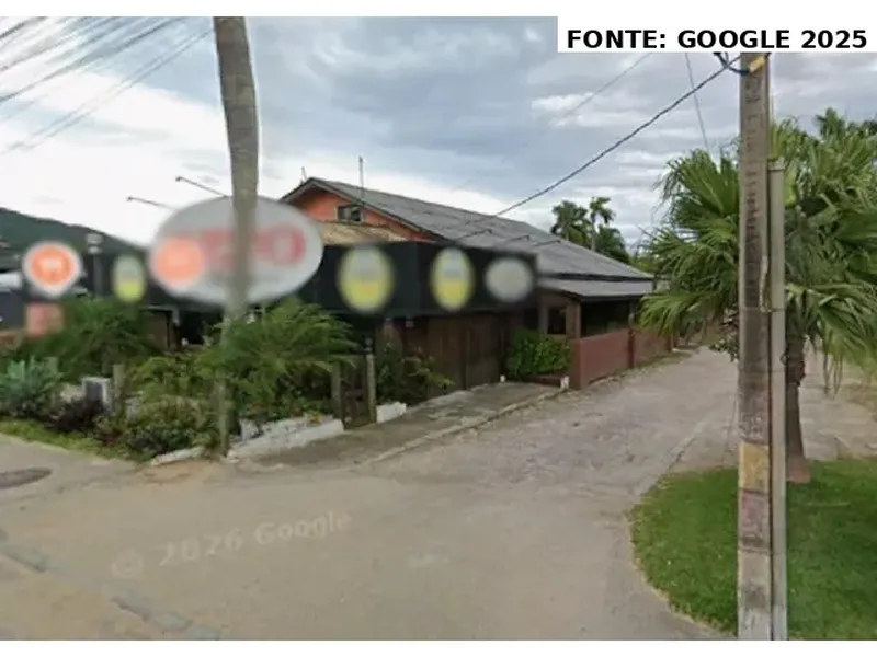 Comercial em leilão