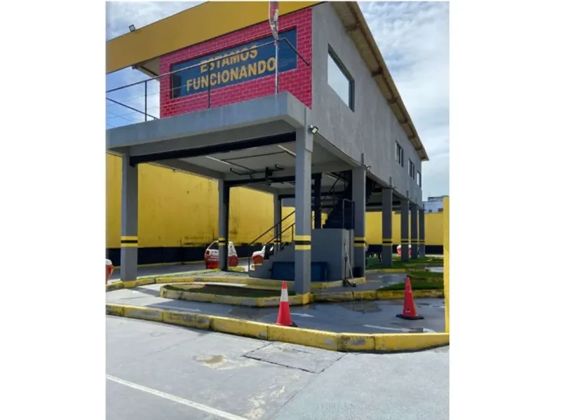 Comercial em leilão