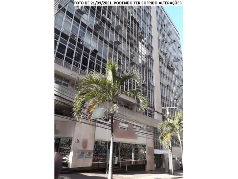 Comercial em leilão