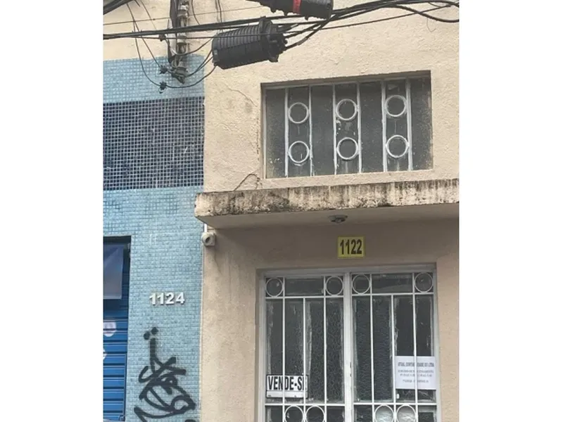 Comercial em leilão