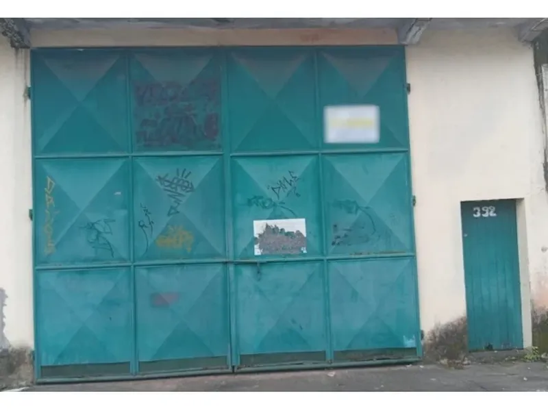 Comercial em leilão