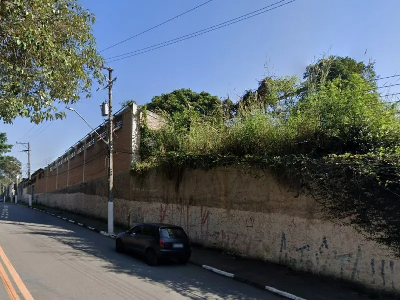 Outros em leilão