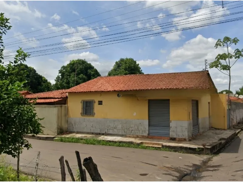 Comercial em leilão