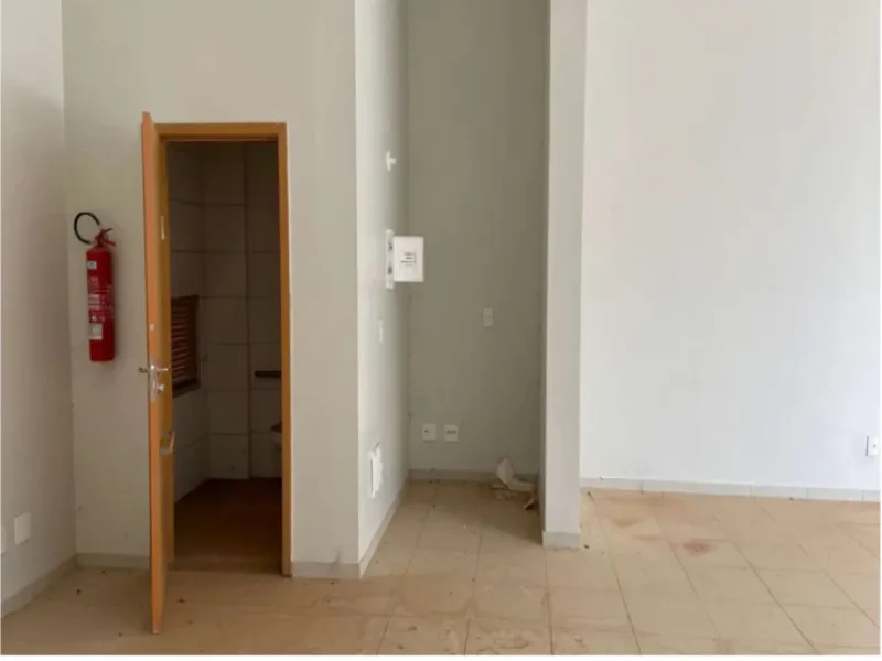 Comercial em leilão
