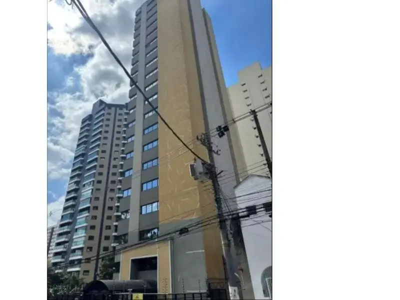 Comercial em leilão