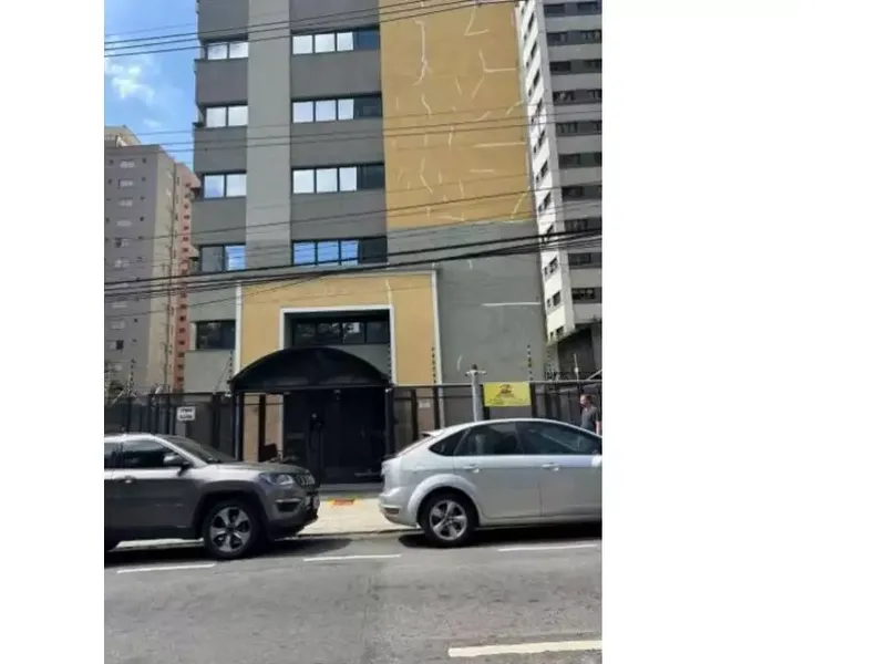 Comercial em leilão