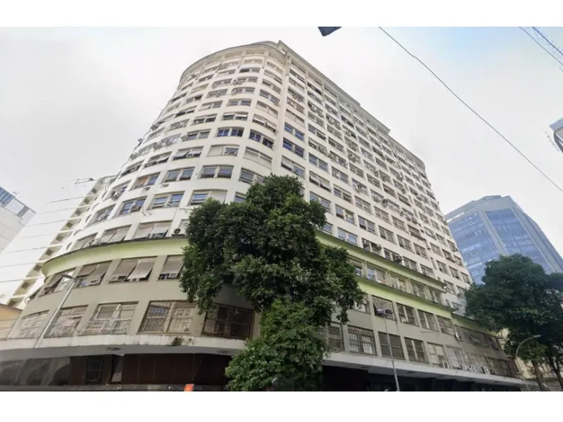 Comercial em leilão