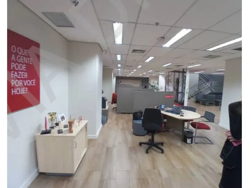 Comercial em leilão