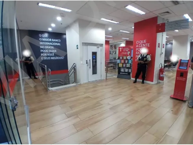 Comercial em leilão