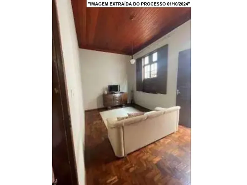 Comercial em leilão