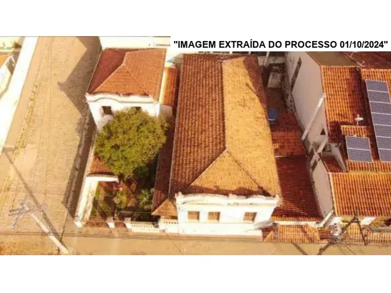 Comercial em leilão