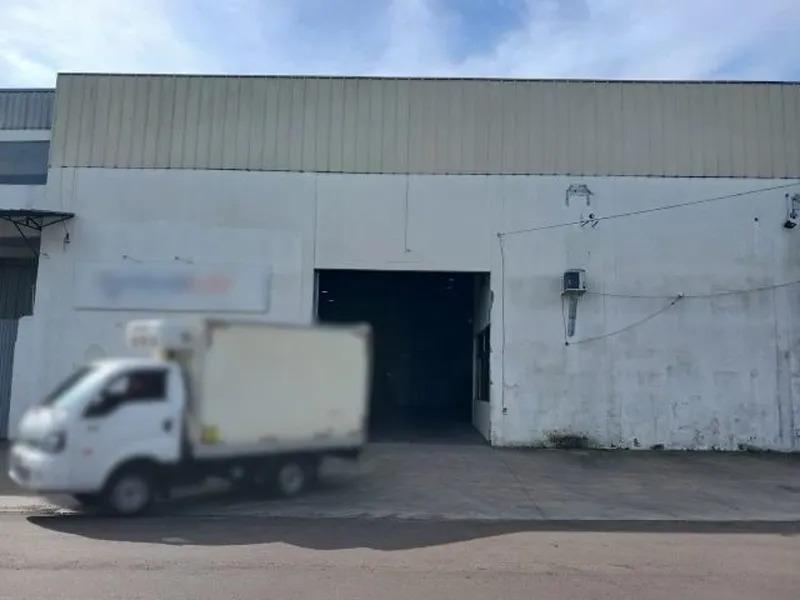 Comercial em leilão