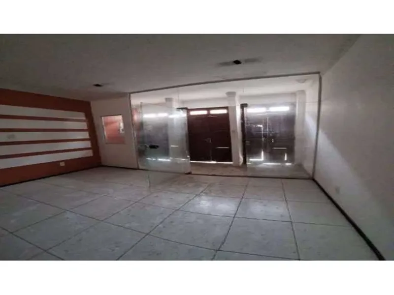 Comercial em leilão