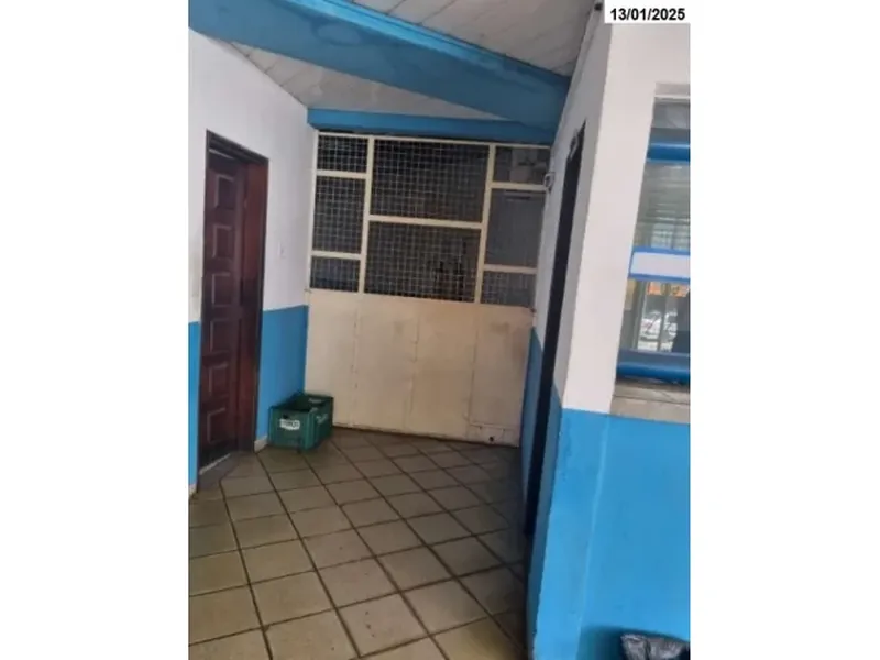 Comercial em leilão