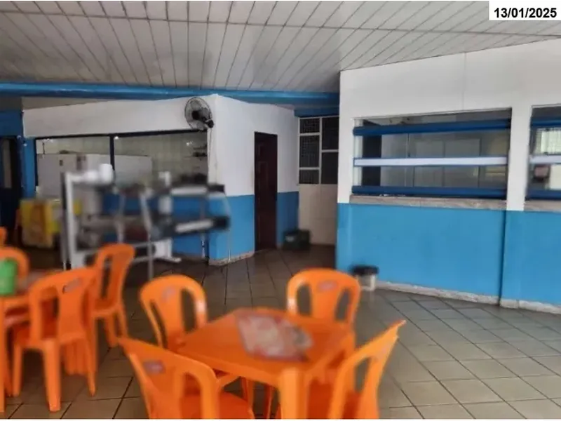 Comercial em leilão