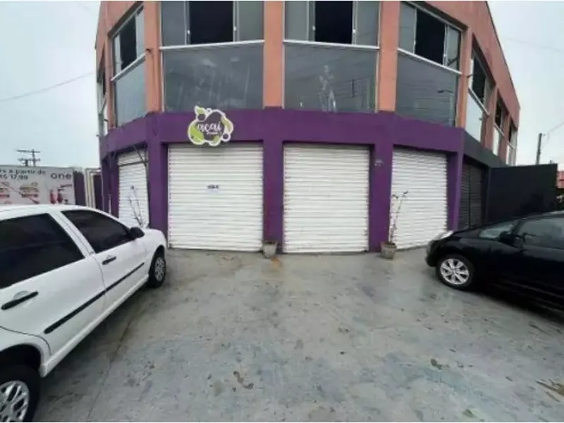 Comercial em leilão