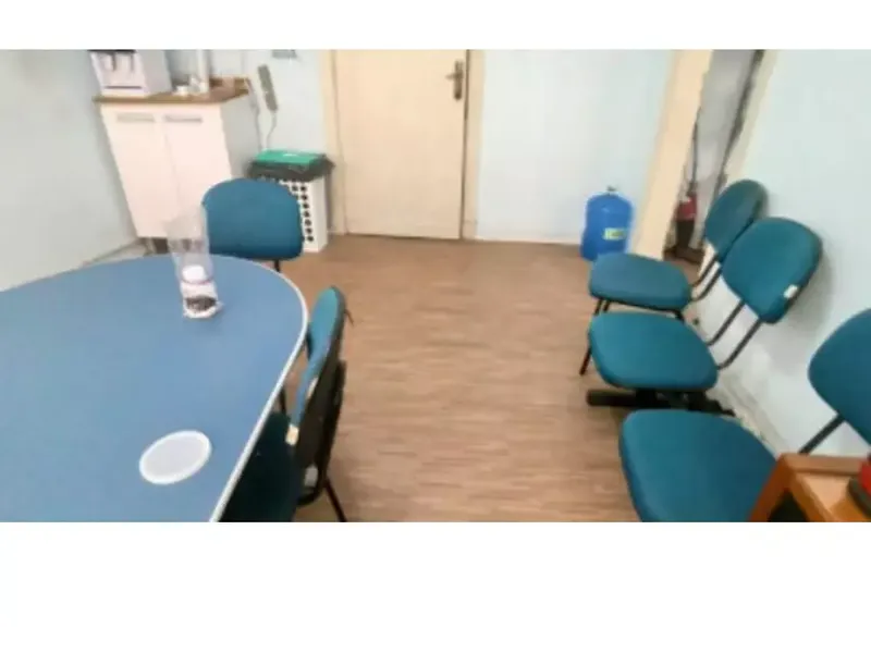 Comercial em leilão