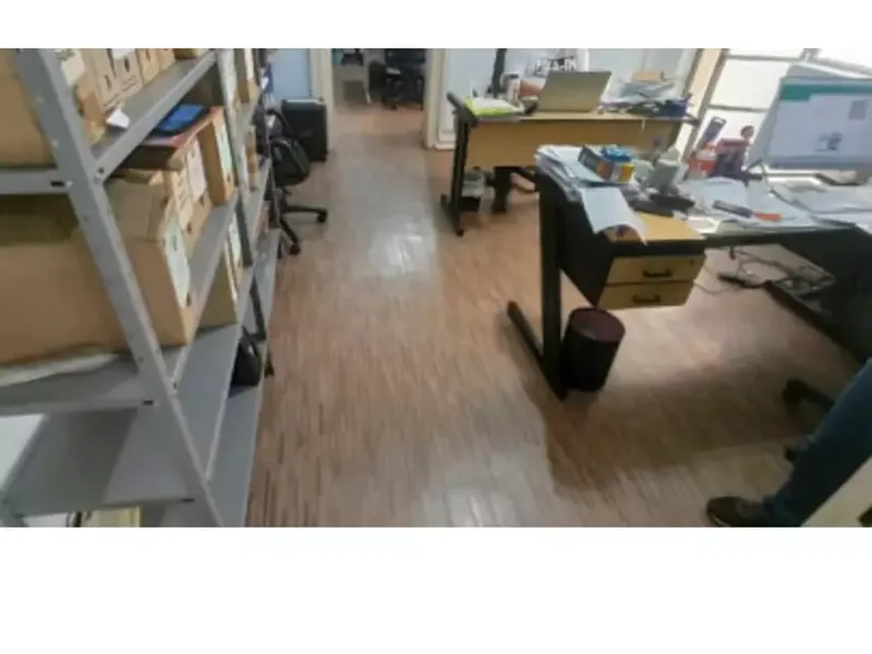 Comercial em leilão