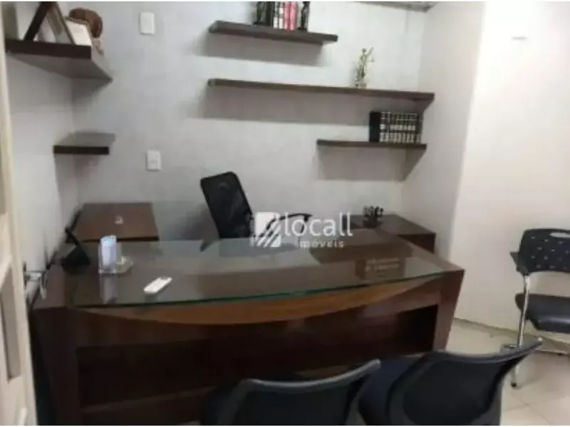 Comercial em leilão